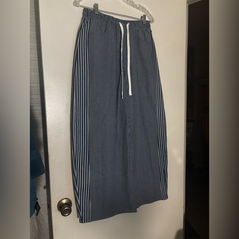 Striped Blue and White Women's Barril Jean denim